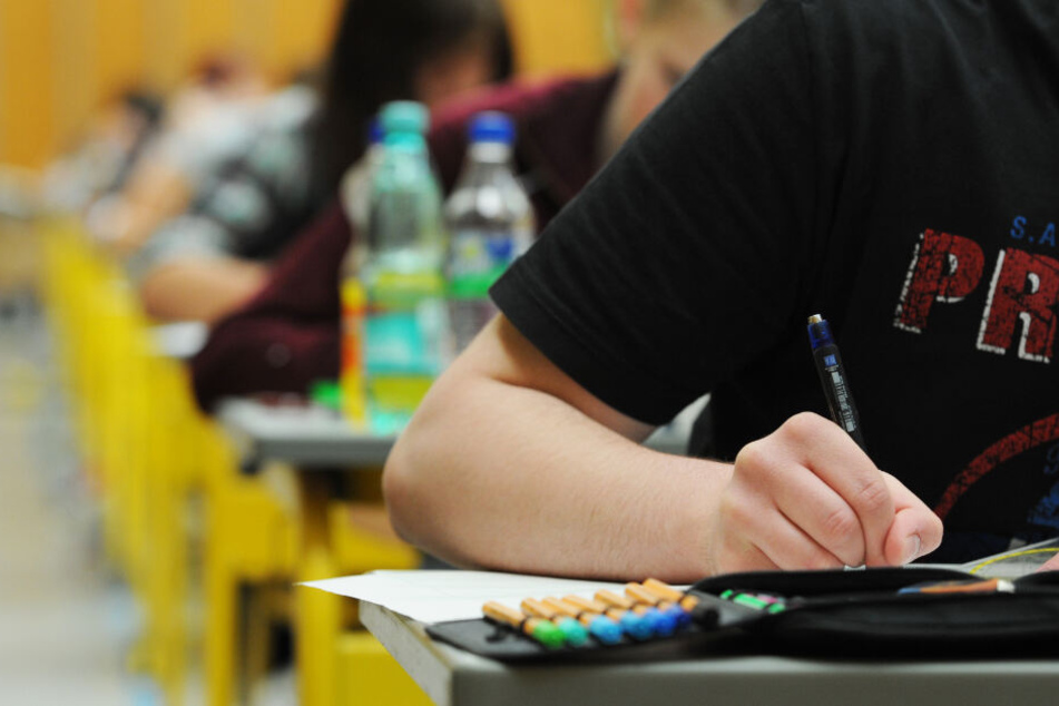 Die Schüler mussten sich entscheiden, ob sie die Prüfung wiederholen, ohne ihre Note zu kennen. (Symbolbild)
