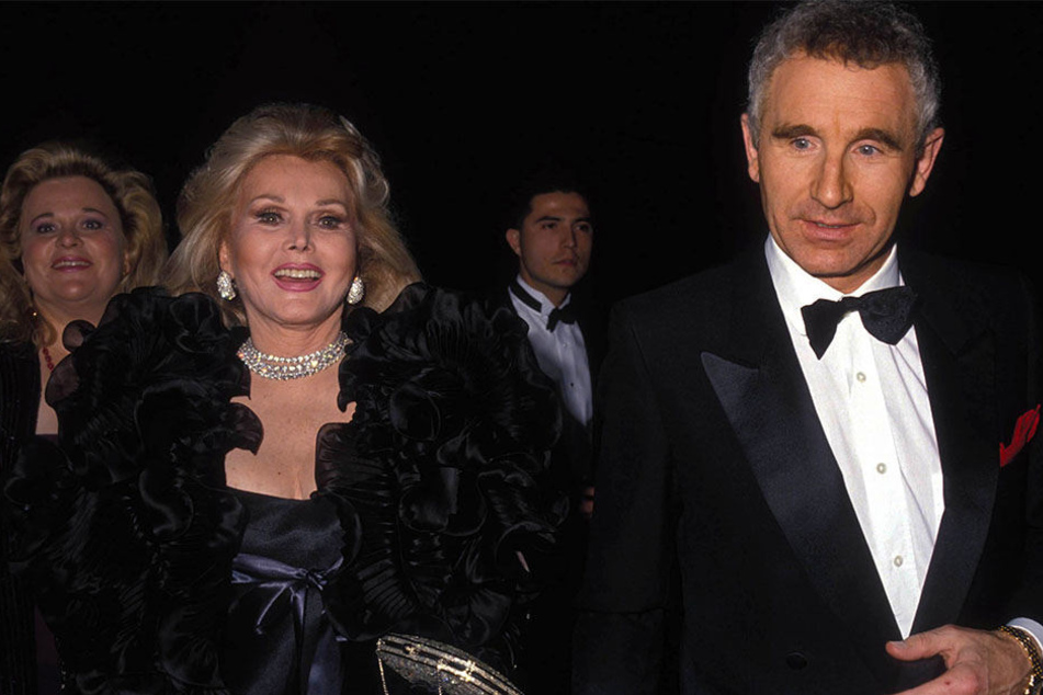 Die verstorbene Hollywood-Diva ( 99) mit Ehemann Prinz Frédéric von Anhalt (73) auf einer Gala.