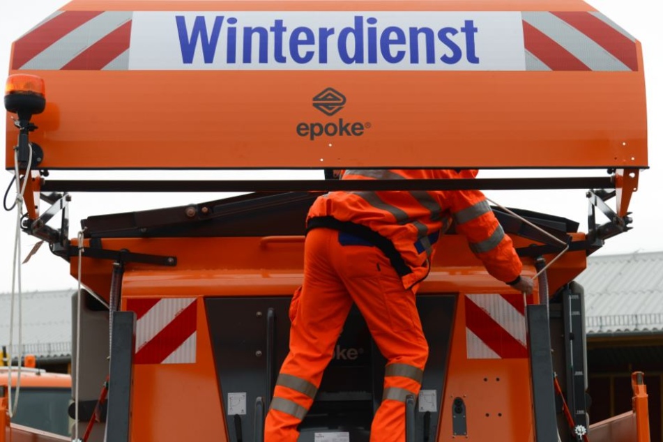 Der Winterdienst bereitet sich auf den Winter vor. (Symbolbild)