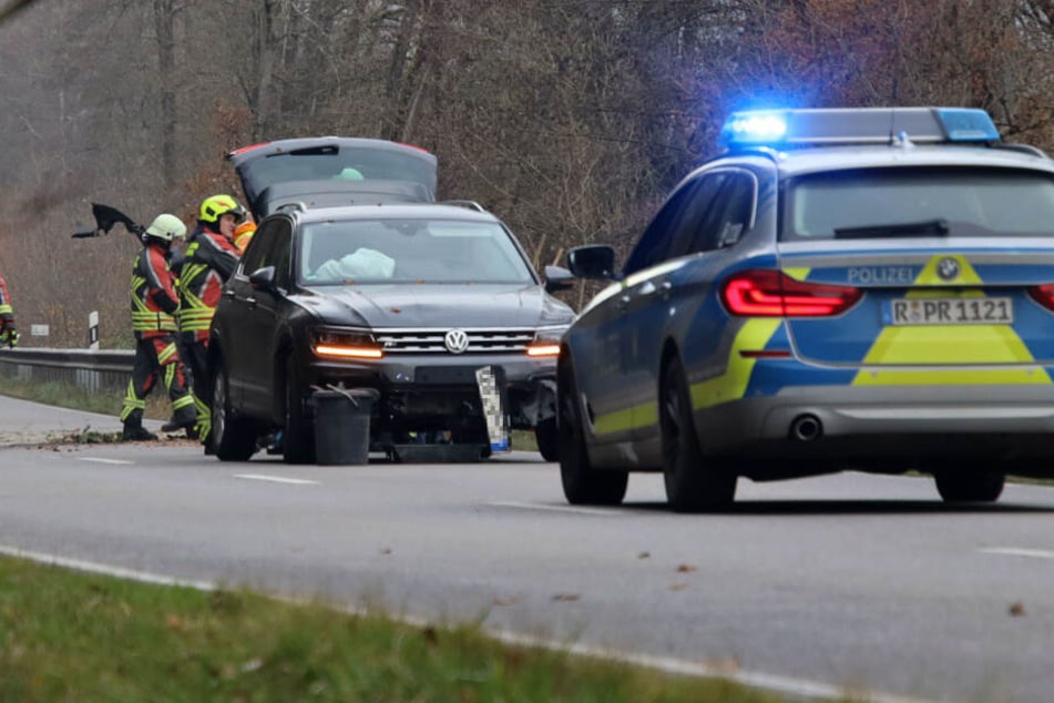 Etwa eineinhalb Stunden lang war die Straße nach dem Unfall gesperrt.
