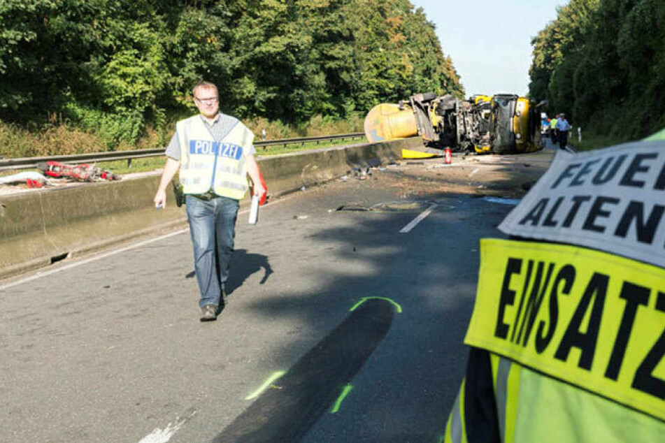 Bei einem Unfall im Münsterland sind drei Menschen ums Leben gekommen.