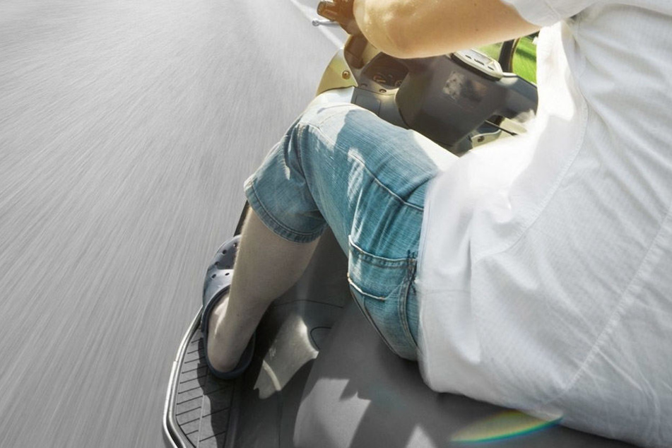 Die Täter waren auf Mopeds unterwegs, um schnell flüchten zu können. (Symbolbild)