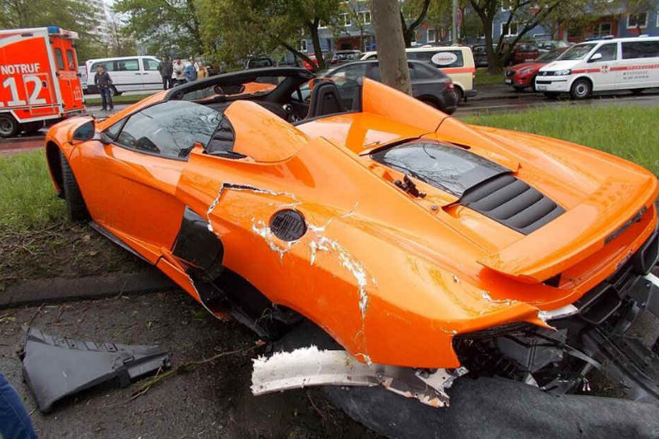 Der Wagen ist nach diesem Unfall nur noch Schrott.
