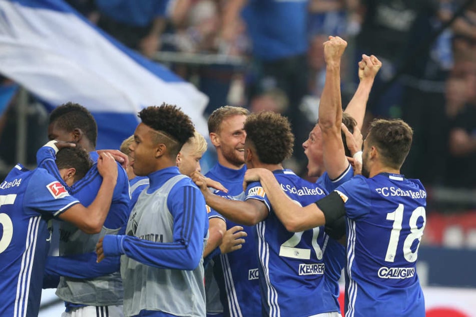 Am 1. Spieltag der aktuellen Saison hatten nur die Schalker Grund zur Freude: Sie gewannen gegen RB Leipzig 2:0.