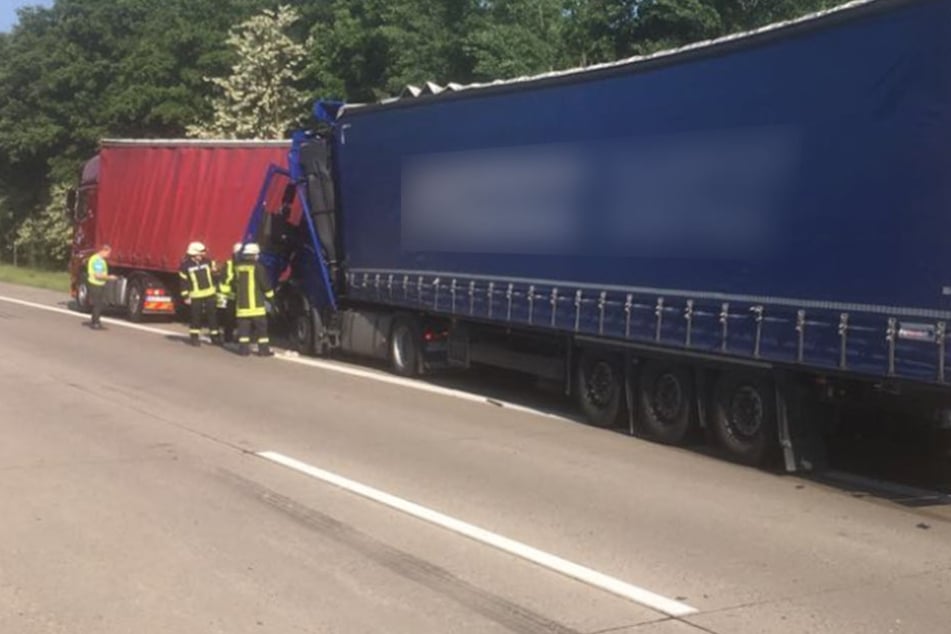 Rund 90.000 Euro Sachschaden entstanden bei dem Unfall auf der A2.