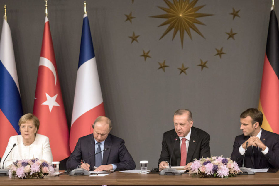 Die vier Regierungschefs Merkel, Putin, Erdogan und Macron (v. li.) beim Syrien-Gipfel in Istanbul.