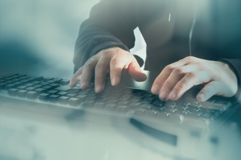 Der Mann (24) soll illegal mit Datensätzen gehandelt haben. (Symbolbild)