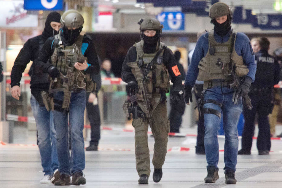 Ein Spezialeinsatzkommando nahm den Mann fest. (Symbolbild)