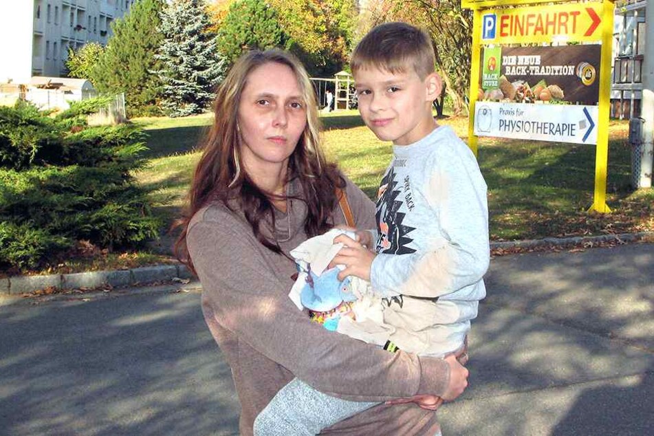 Da hat sie ihren fröhlichen Ausreißer wieder: Yvonne Banitz (34) mit Sohn Adrian-Diego (8).
