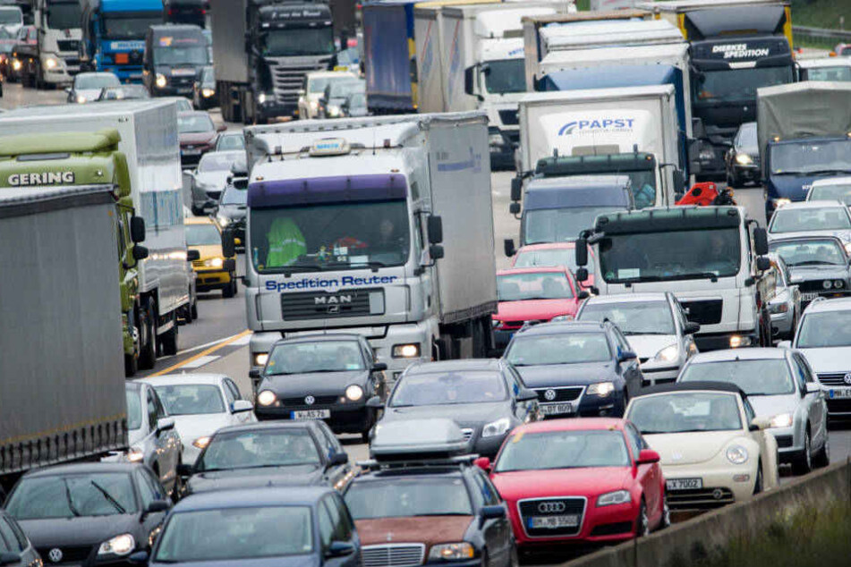 Auch die A3 bei Köln wird wieder zu einem Geduldsspiel für alle Autofahrer.