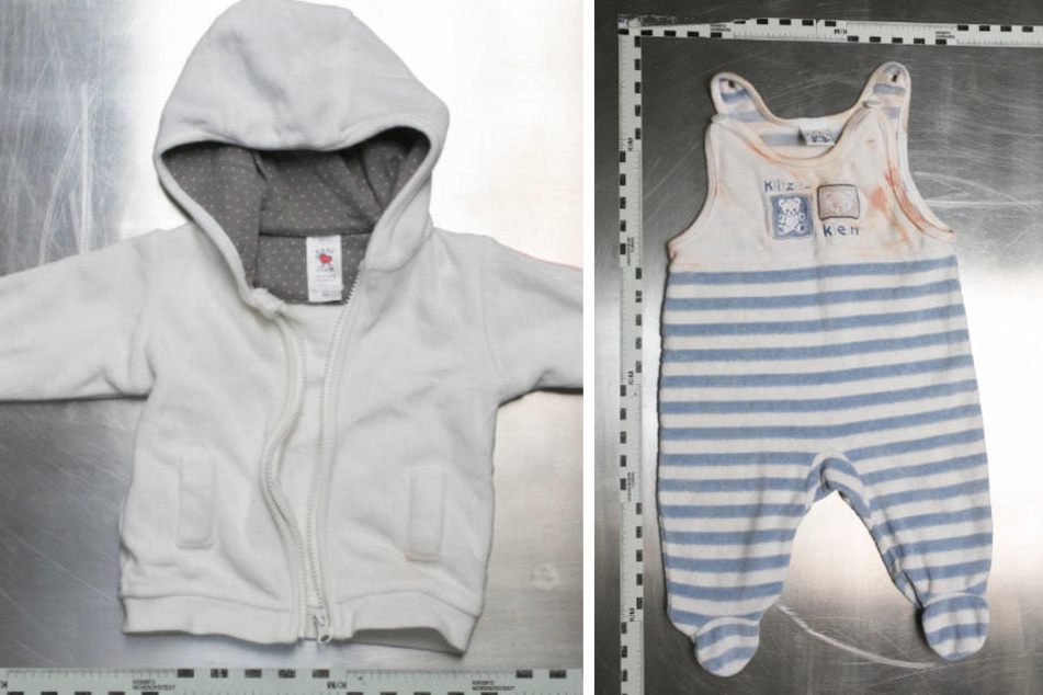 Diese Kleidung gehört zu dem Baby, das 2015 gefunden wurde.