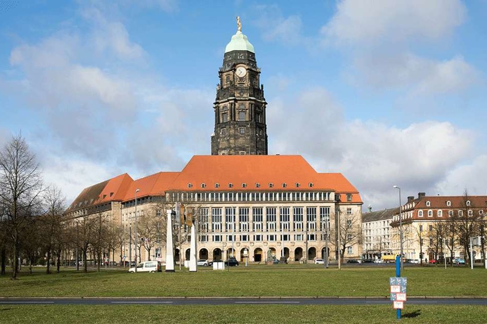 Auf der Rathaus-Südseite, direkt unter dem Dach, wurde das Rechenzentrum der Stadt eingebaut. Doch es gibt Hitzeprobleme.