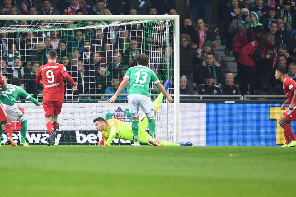 Werder-Keeper Pavlenka war beim Treffer zum 2:1 chancenlos.