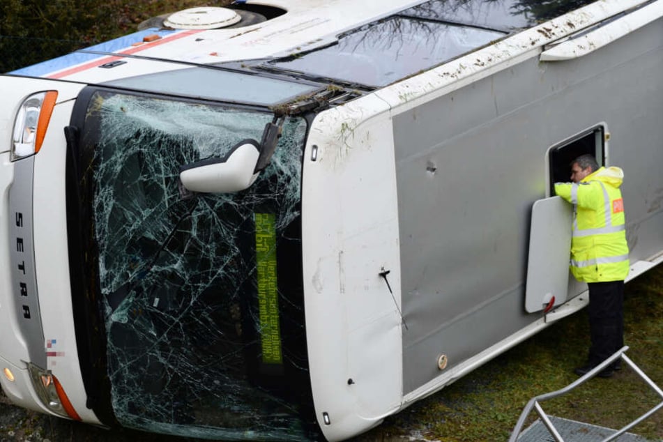 Die Feuerwehr fand die toten Kinder erst, als sie mit schwerem Gerät den Innenraum durchsuchte.