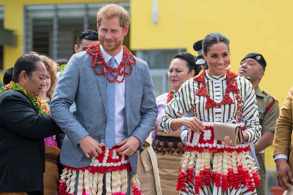 Seltener Anblick: Harry und Meghan in tongalischer Tracht.