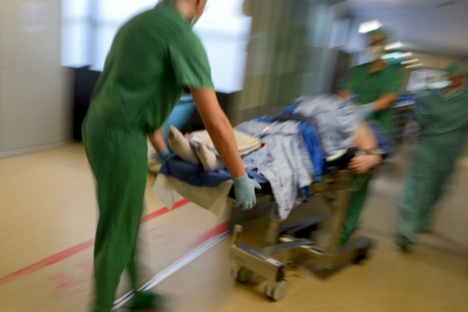 Mit Kopfverletzungen musste der Autofahrer in die Klinik (Symbolfoto).