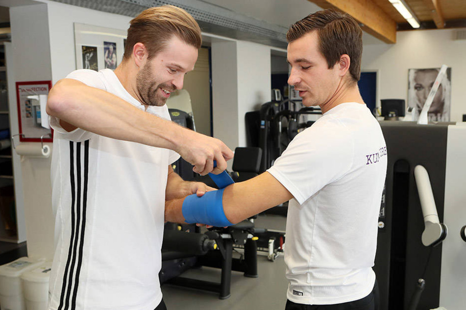 Martin Männel schuftet im Haus
von DFB-Physiotherapeut Klaus Eder für sein Comeback im Auer Tor.