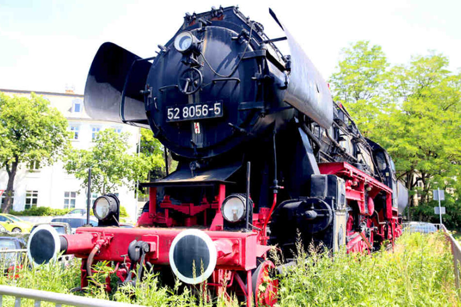 Noch steht das kolossale Dampfross vorm Hauptbahnhof in Bautzen.