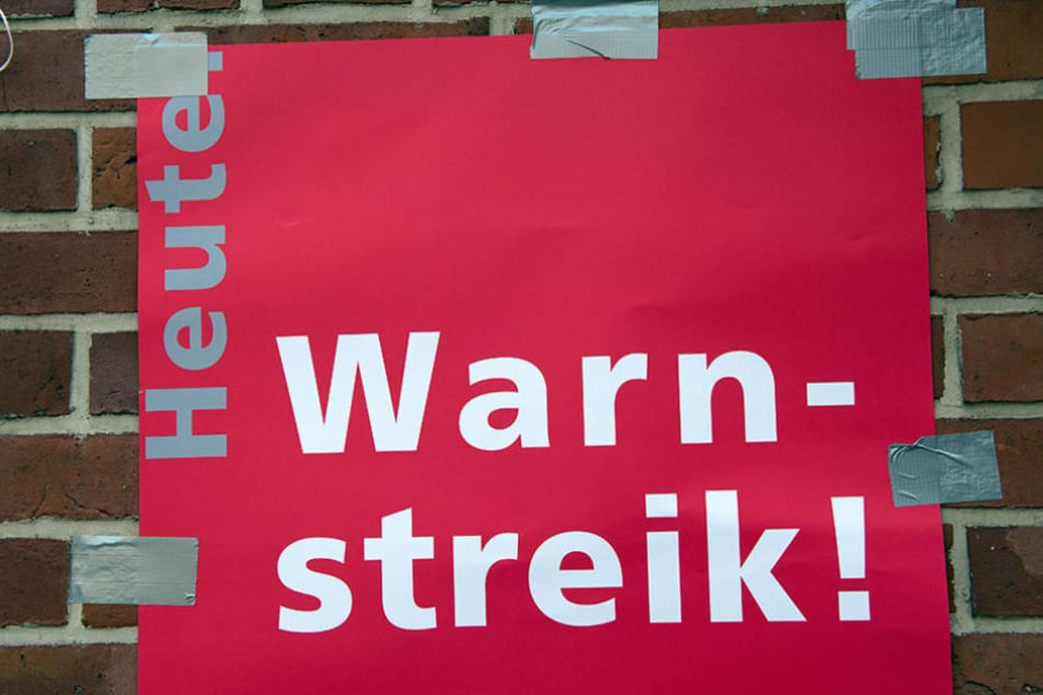 Am 8. August hing das Plakat bereits am Einen zum Gelände der Charité. Auch heute wird wieder gestreikt.