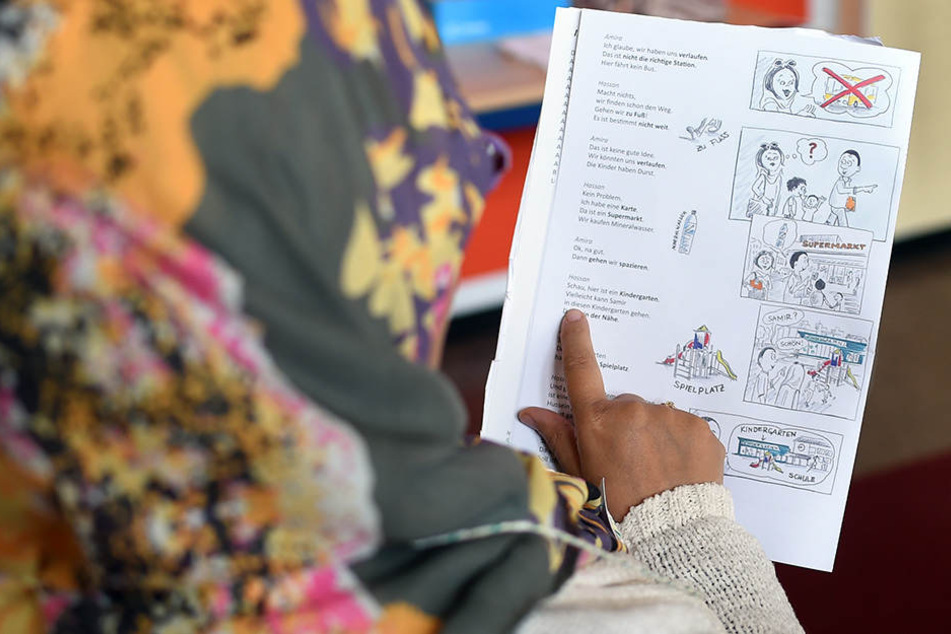 Fast 600 Migranten lernen in Thüringen Deutsch an Volkshochschulen.