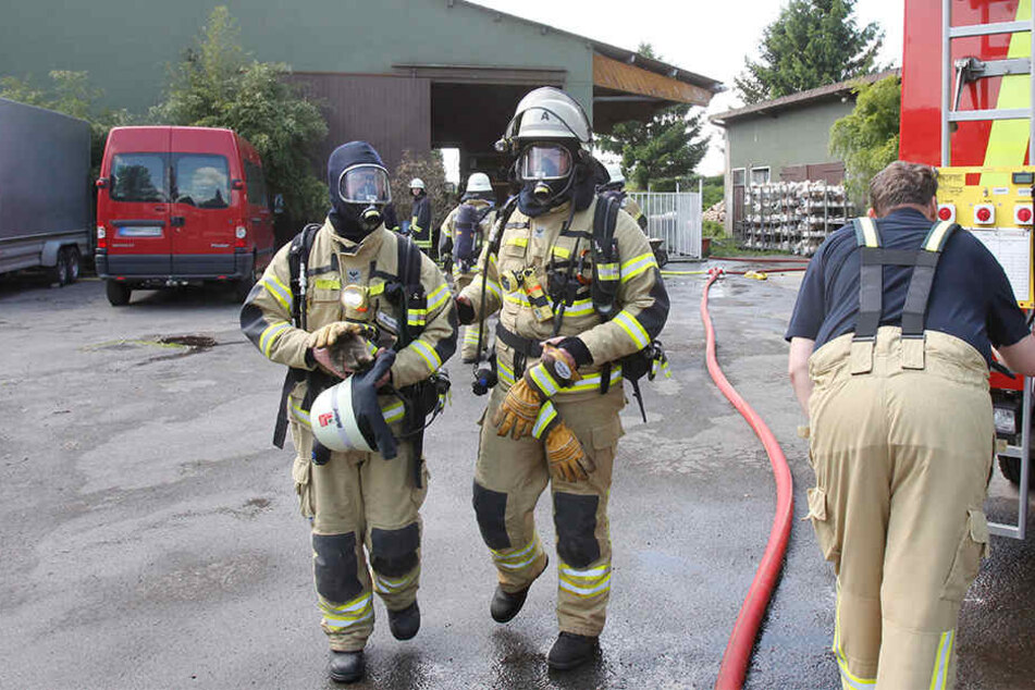 Auch die Dachkonstruktion der Lagerhalle wurde bei dem Feuer beschädigt.