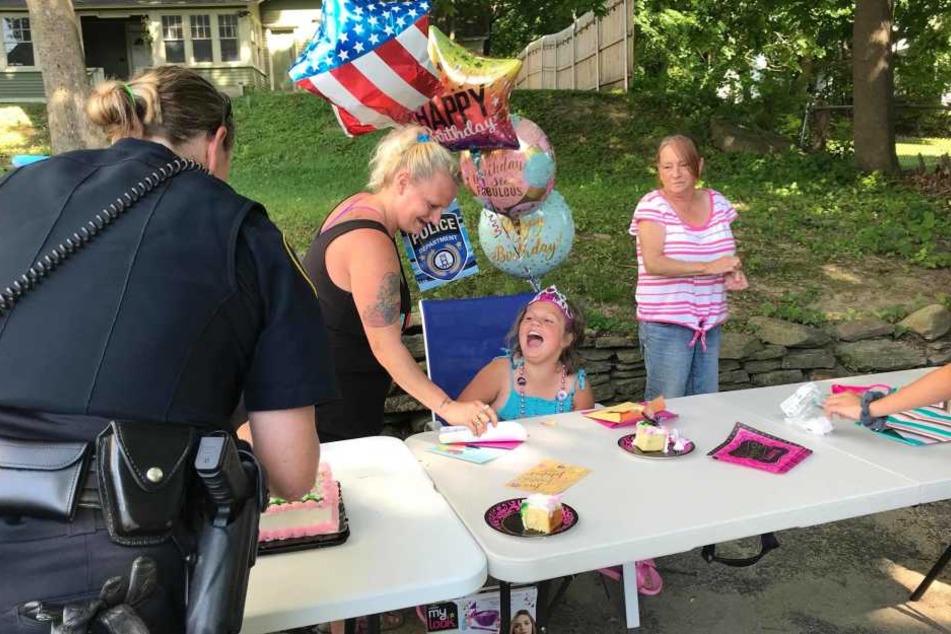 Die Polizei überraschte die achtjährige Larriah.