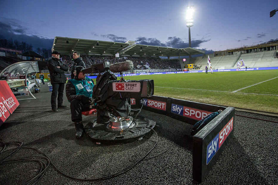 Auch in der kommenden Saison ist der Pay-TV-Sender Sky wieder bei jedem Heimspiel des FC Erzgebirge im Stadion und überträgt live.