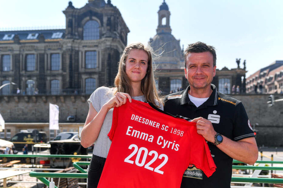 Emma Cyris mit ihrem neuen Trainer Alexander Waibl bei ihrer Vorstellung am Mittwoch.