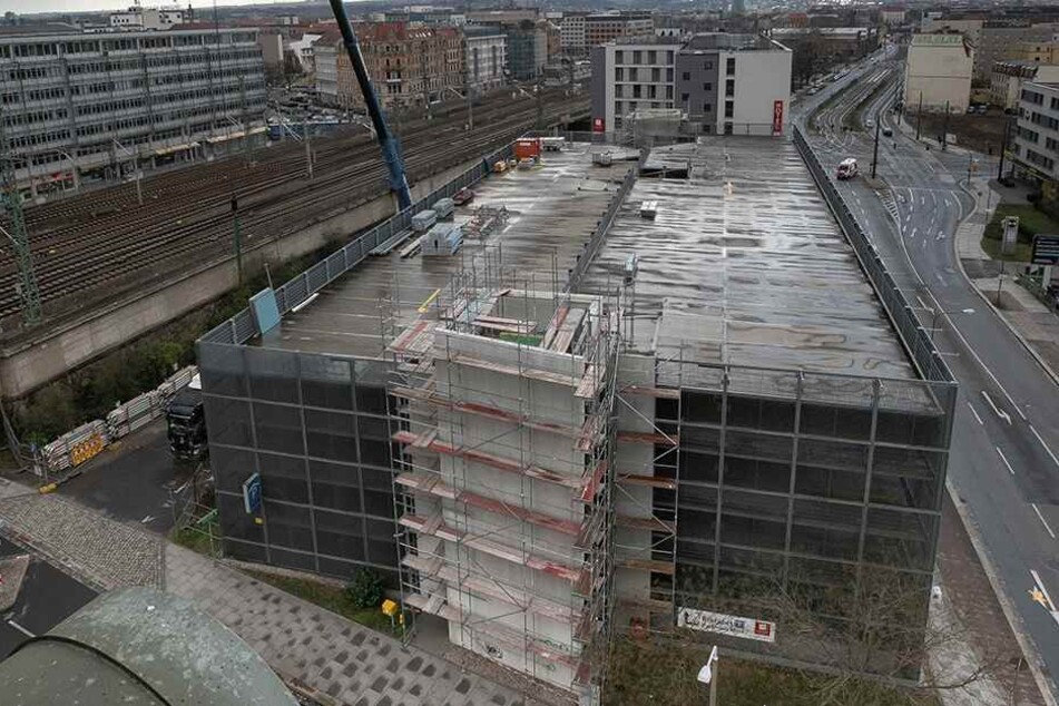 Drei halbe Etagen kommen auf das Parkhaus Mitte obendrauf.