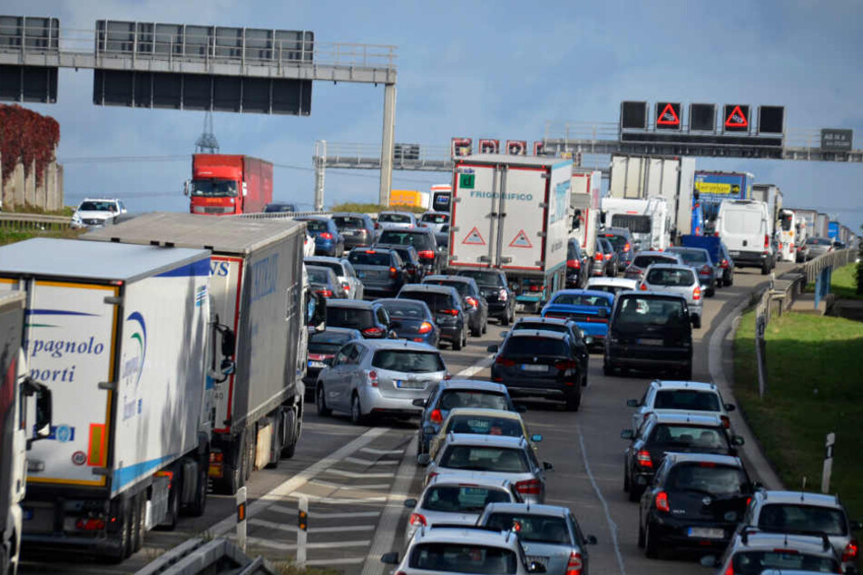 Rettungsgasse Fehlanzeige: Die Polizei brauchte 45 Minuten, um zur Unfallstelle zu kommen. (Symbolbild)