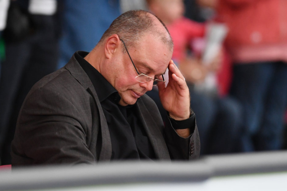 Steven Clauss greift sich seit Saisonbeginn öfter an den Kopf. Der Coach hinterfragt sich selbst aber auch kritisch.