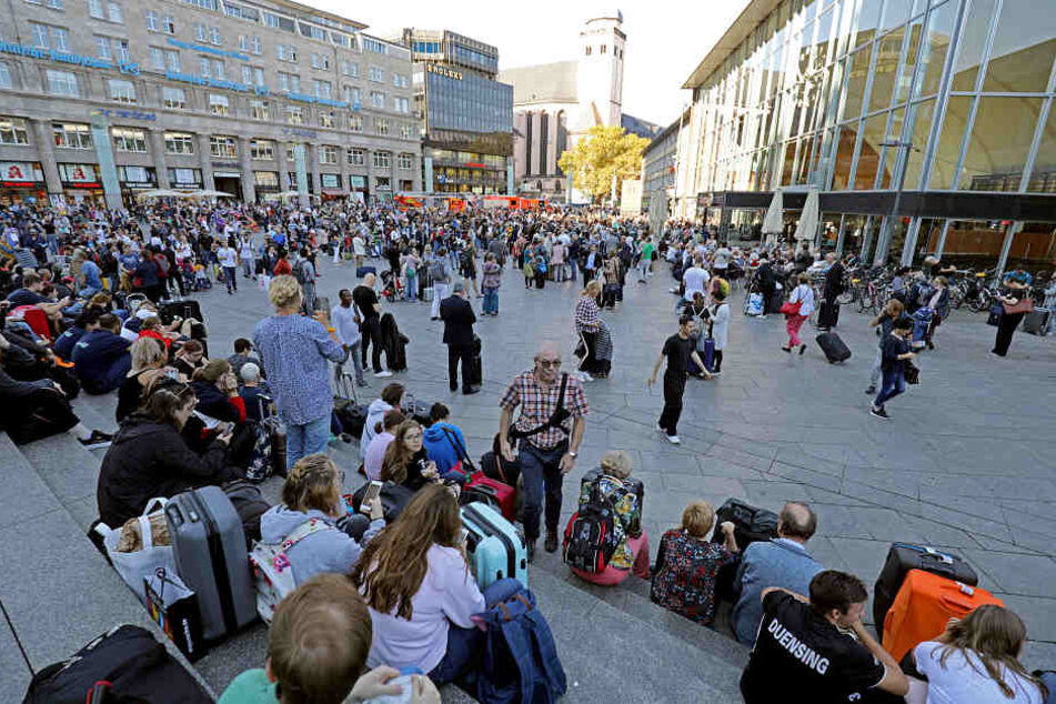 Der Kölner Hauptbahnhof wurde komplett evakuiert.