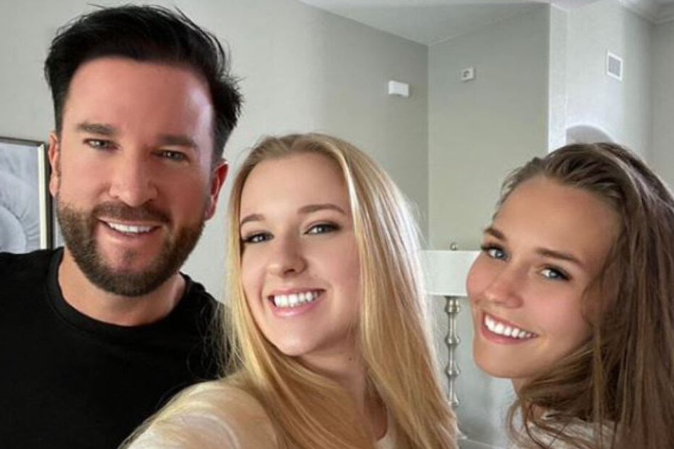 Michael Wendler mit seiner Tochter Adeline (Mitte) und seiner Freundin Laura.