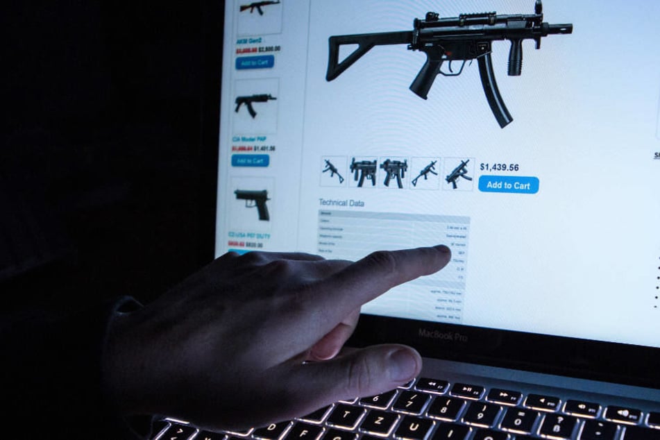Der 43-Jährige soll unter anderem versucht haben, im Darknet Waffen zu kaufen (Symbolbild).