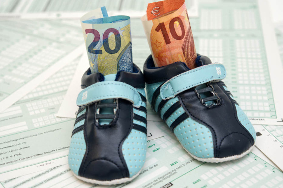 Hartz IV-Bezieher für sich ungerecht behandelt. Kindergeld sollte nicht angerechnet werden.