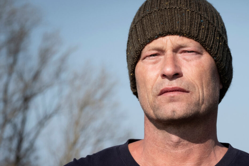 Nick Tschiller (Til Schweiger) arbeitet mit traumatisierten Jugendlichen auf Neuwerk, bis Unheil naht.