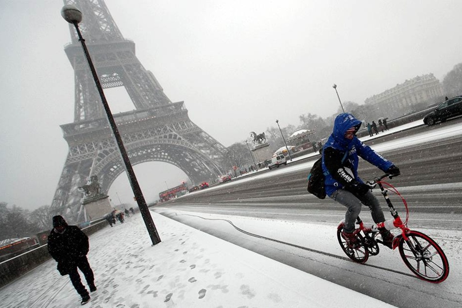 Wenig Schnee scheint in Paris für ein Chaos auszureichen.