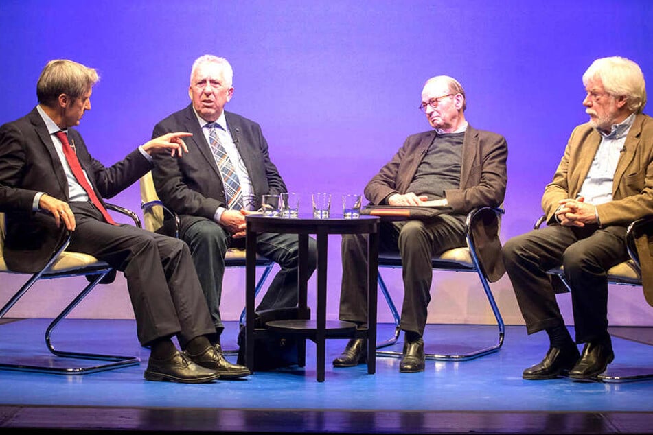 Frank Richter (57), Egon Krenz (81), Hans Otto Bräutigam (87) und Moderator Hans-Joachim Maaz (75, v.l.).