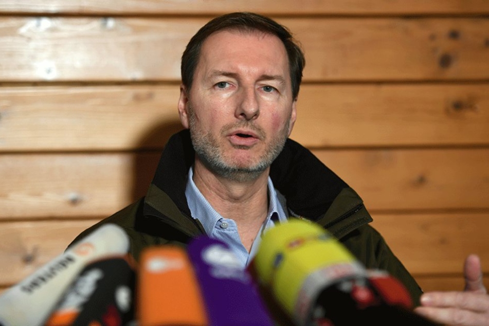 Der Direktor des Zoologischen Gartens und des Tierparkes, Andreas Knieriem, spricht während einer Pressekonferenz zum Tod des Eisbären Fritz.
