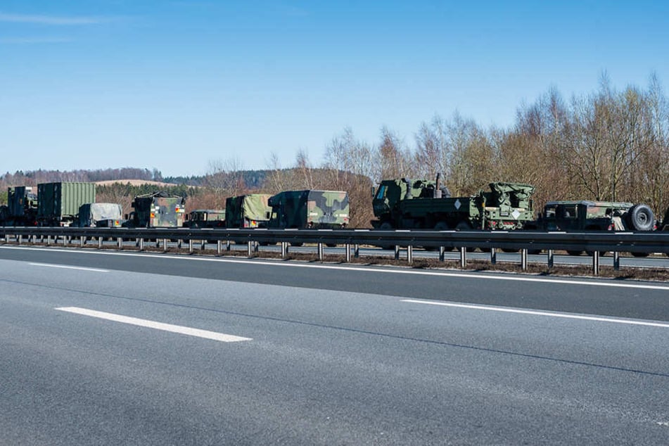 Dieser Konvoi der US Army zog am Samstagnachmittag auf der A4 die Blicke der Gaffer auf sich.