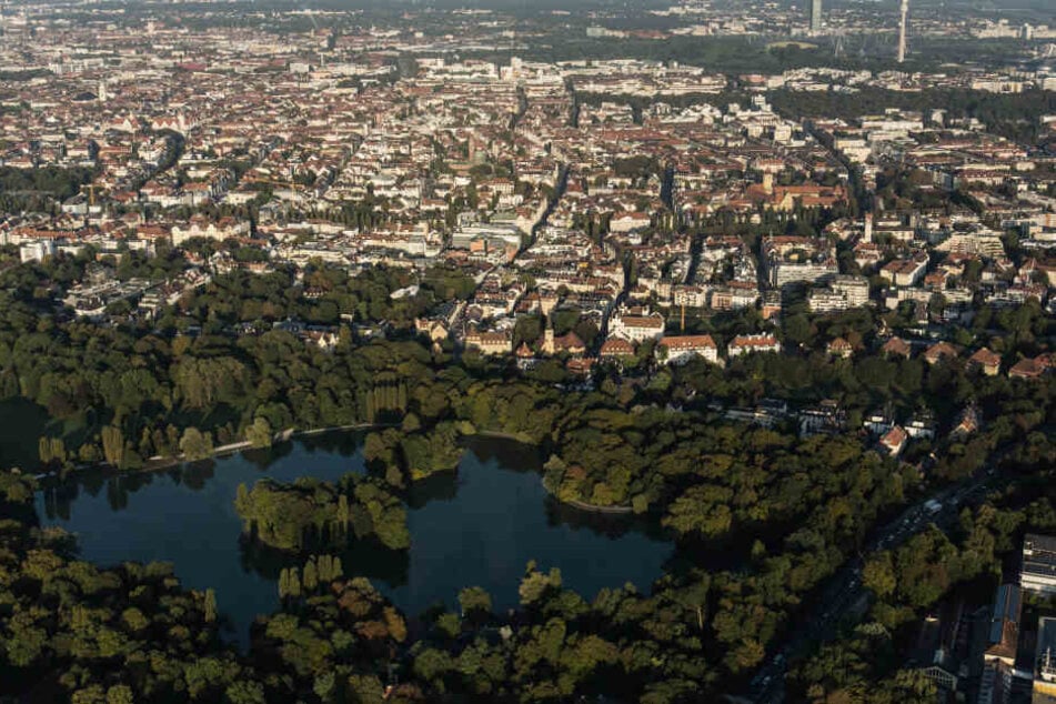 Eine 45-Jährige wurde beim Joggen im Englischen Garten in München brutal überfallen.