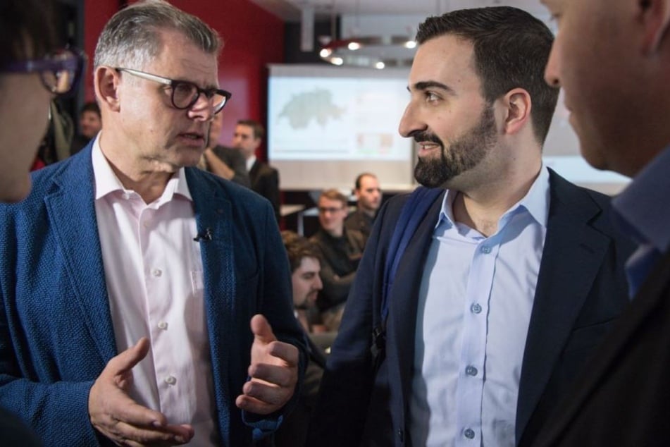 Olivier Kessler (r) und Andreas Kleeb vom Initiativkomitee "Ja zu No Billag" sprechen miteinander. Ihr Vorhaben wurde von der Mehrheit der Schweizer abgelehnt.