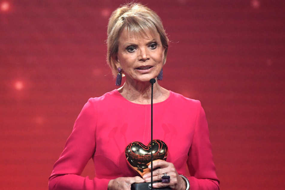 Uschi Glas bekommt während der jährlichen Benefizgala "Ein Herz für Kinder" das Goldene Herz.
