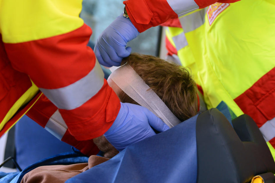 Beim Unfall wurden vier Menschen schwer verletzt, darunter zwei Kinder. (Symbolbild)