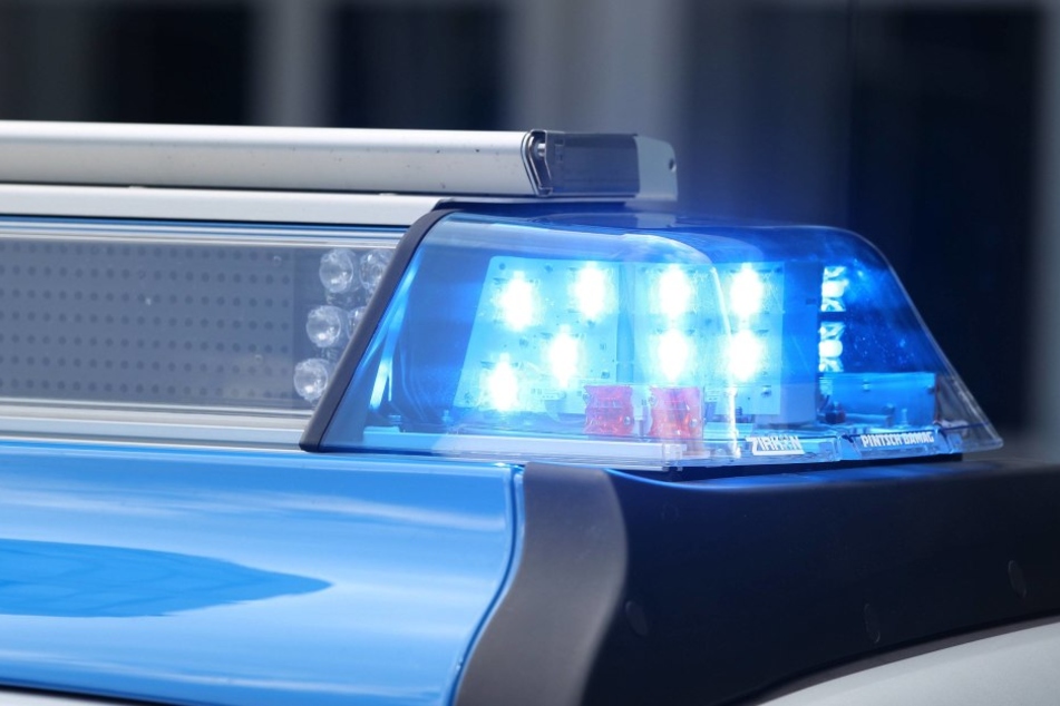 Am Sonnabend überfiel ein bewaffneter Mann ein Modegeschäft in Pirna (Symbolbild).