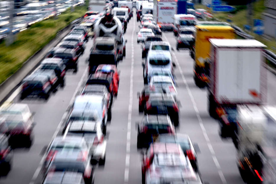 Ein Mann wurde auf der A70 überfahren, nachdem seine Freundin ihn dort im Streit absetzte (Symbolbild).