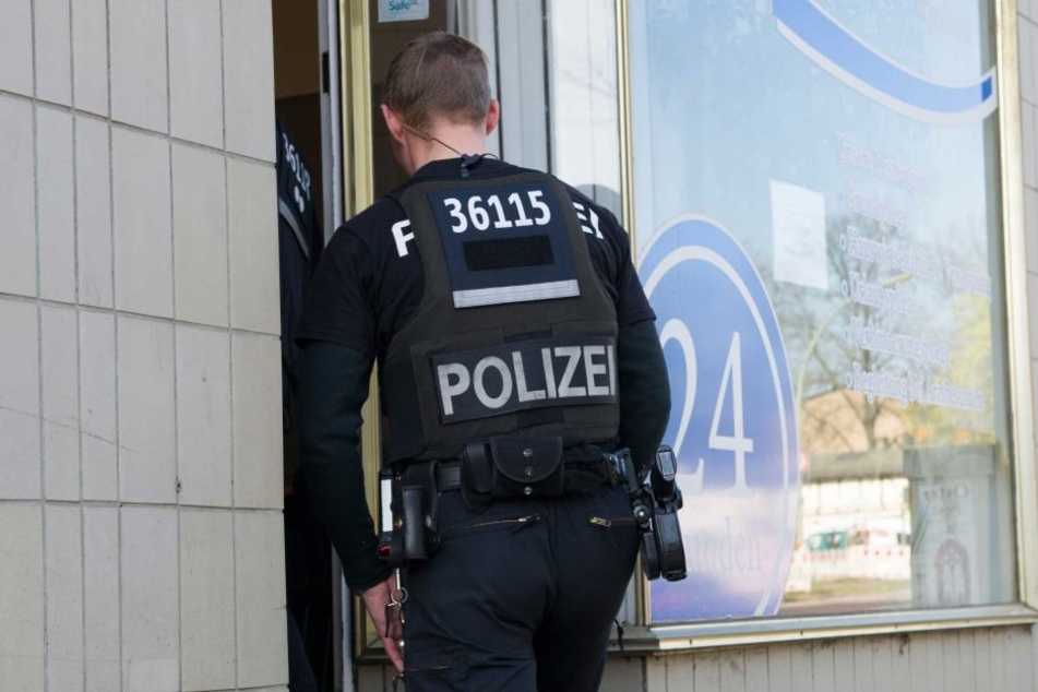 Die Polizei konnte den Mann zum Aufgeben bringen (Symbolfoto).