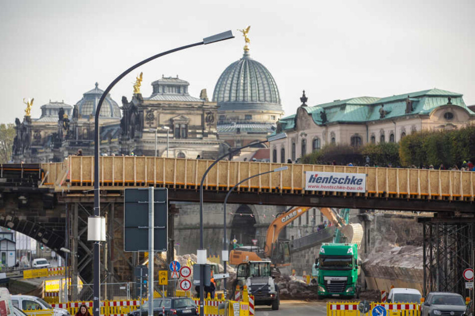 Der Zeitplan für die Sanierung der Augustusbrücke wackelt beachtlich.