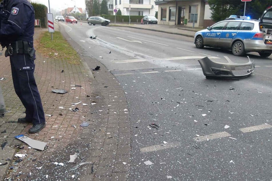 Beide Autos musste nach dem Unfall abgeschleppt werden.