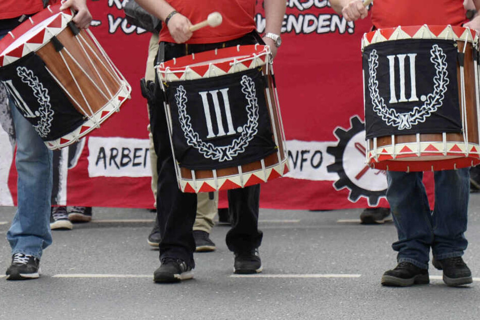 Das Foto zeigt eine Demonstration der rechtsextremen Gruppierung "Der III. Weg" im Mai 2015 in Thüringen.